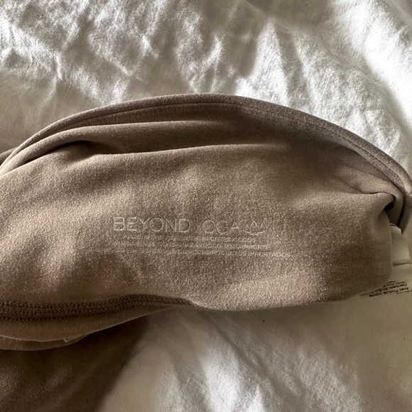 Brown High-Waisted Leggings - Picture 5 of 5